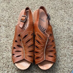 Dansko Rowena Lasercut Slingback Platform Sandals SZ 38 eu Camel EUC
